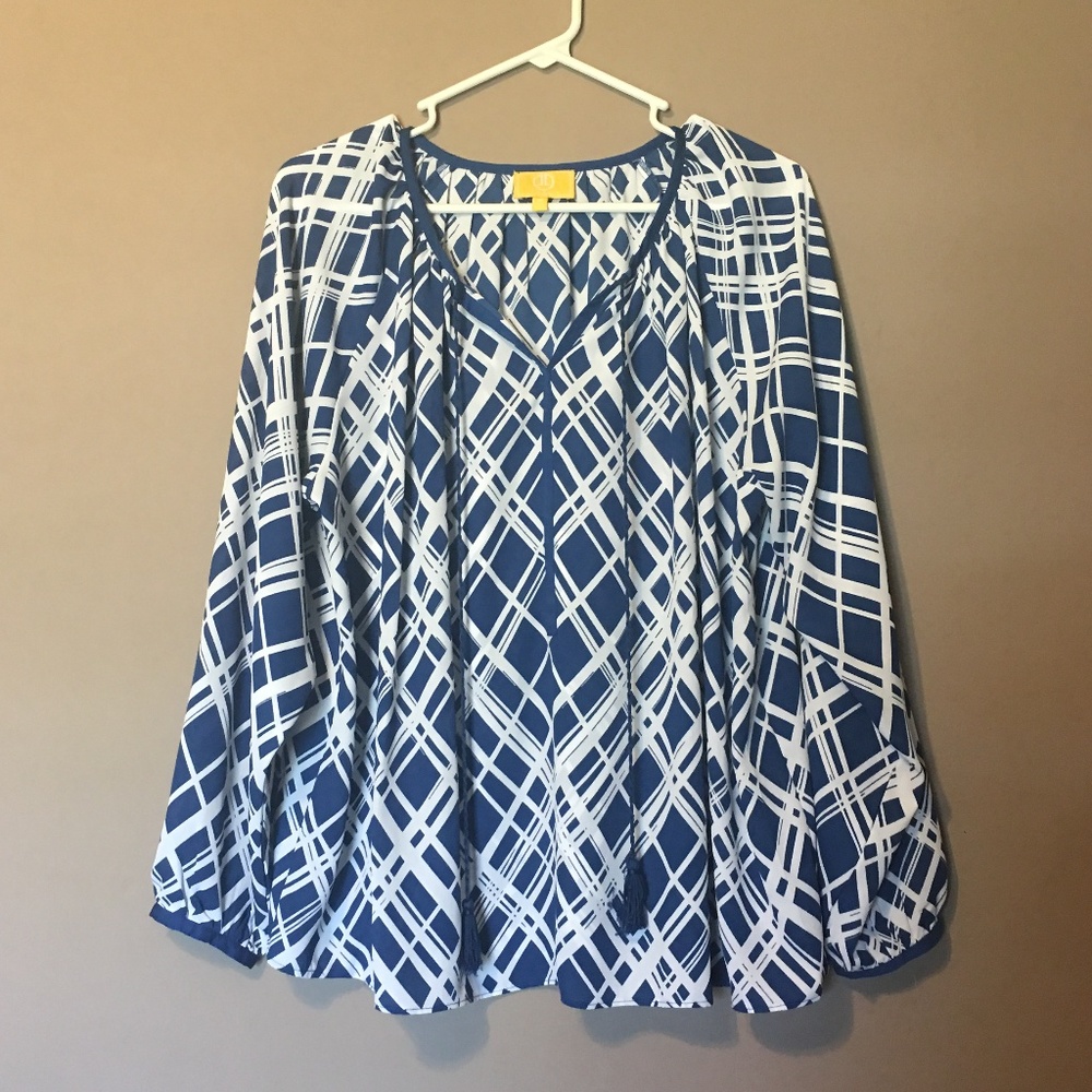 Liz Lange Blue White Geometric Oversized Top